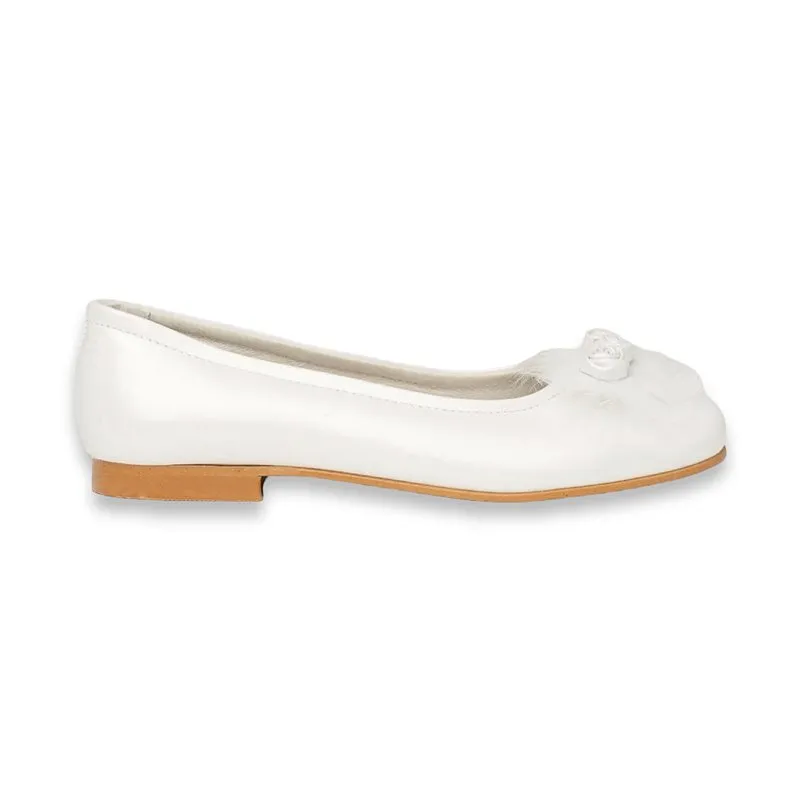 Bailarina Comunión Niña Piel Nacarada Pompon Y Flor Velcro 994 Blanco, de Angelitos