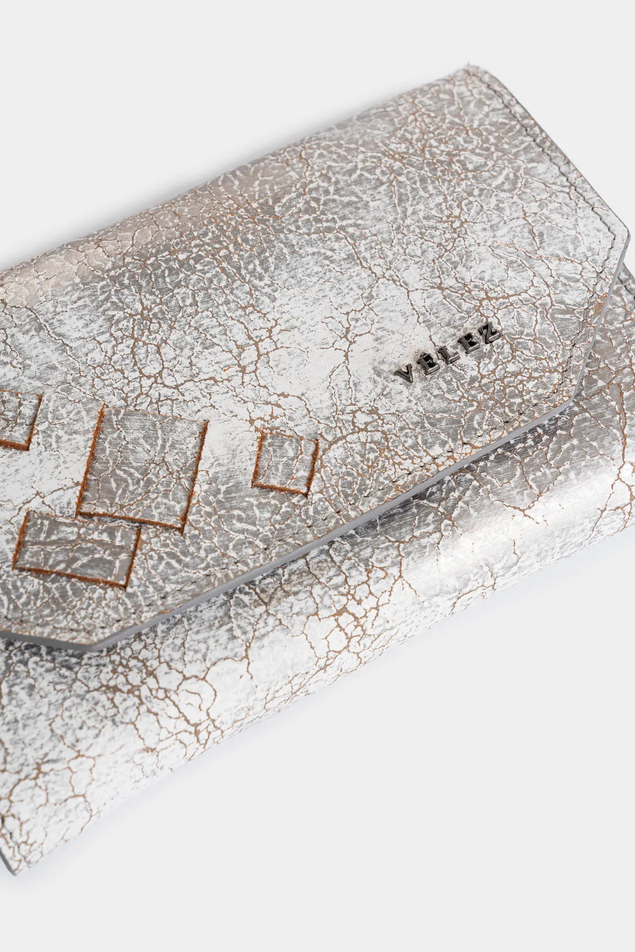 Billetera Bravo de cuero folia para mujer detalle tejido