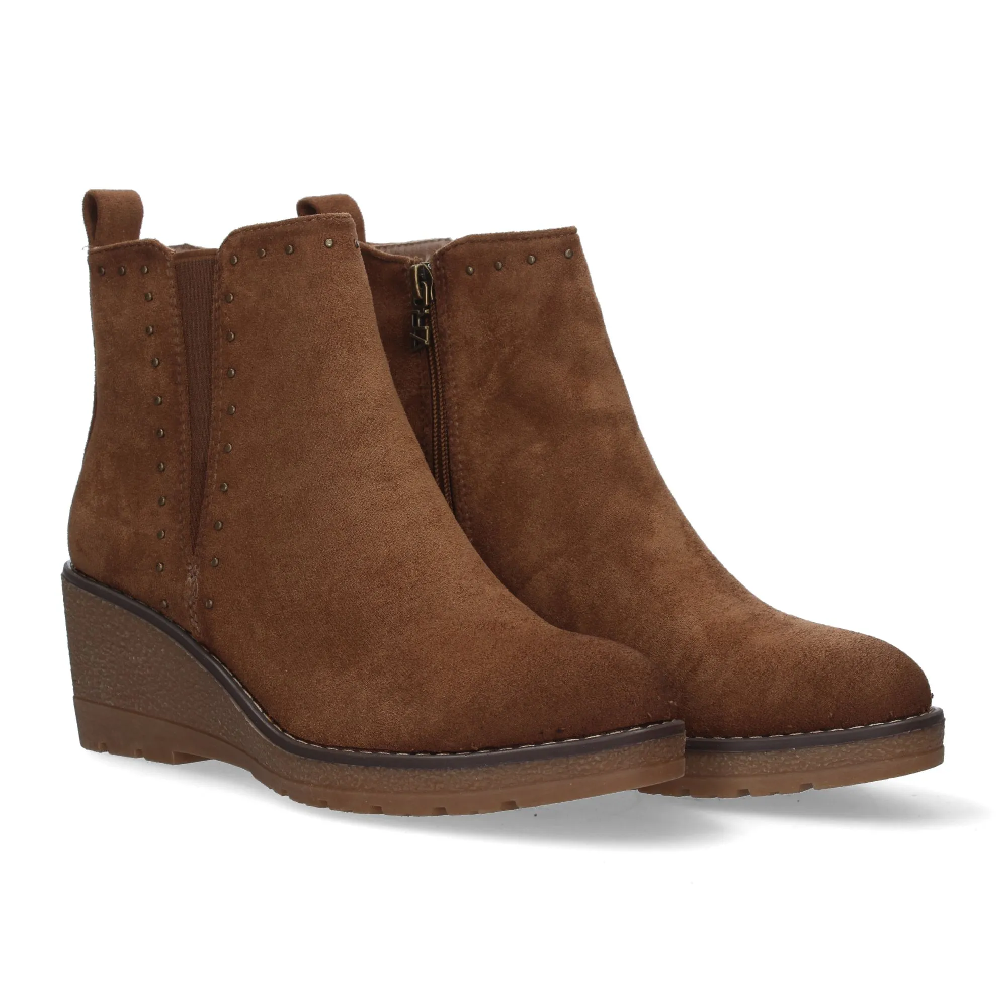 BOTINES DE CUñA CóMODOS CON TACHUELAS PARA MUJER COLOR CUERO VR3520