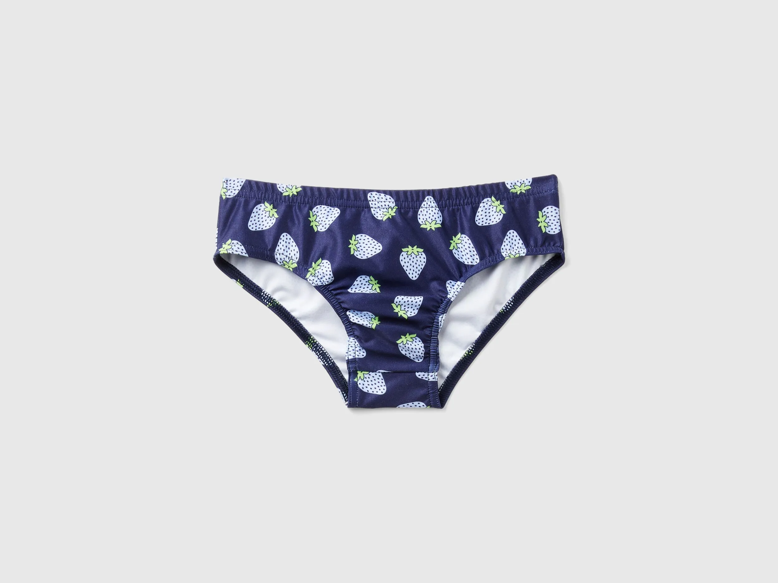 Braguitas de playa con estampado de fresas