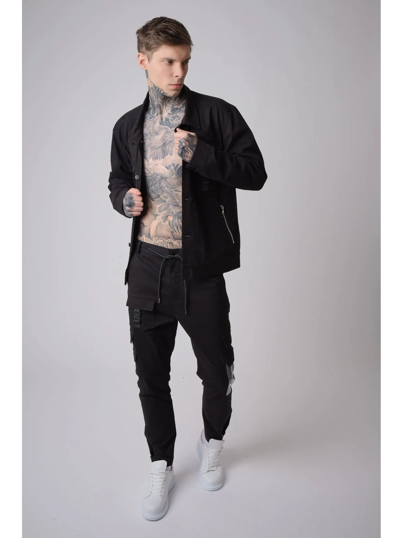 Chaqueta con bolsillo transparente y clip
