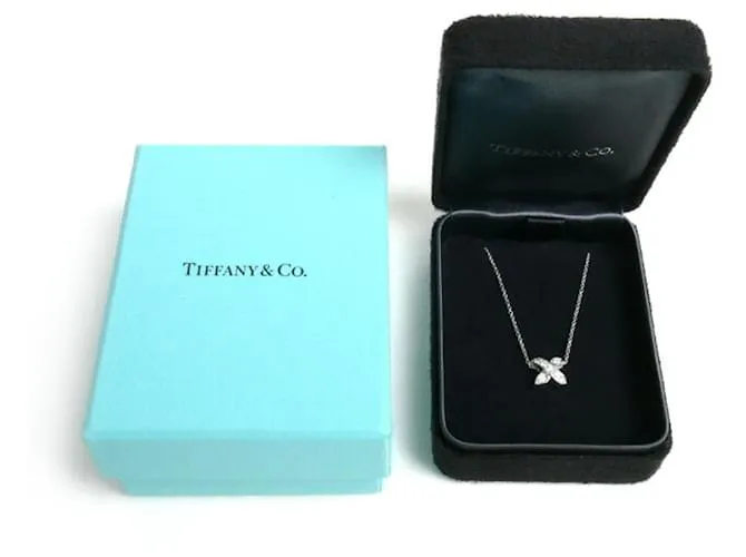 Collar de diamantes en oro blanco de 18K de Tiffany & Co. con punto de cruz 
