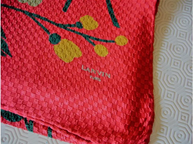 CUADRADO LANVIN EN SEDA ROJA ESTAMPADA 