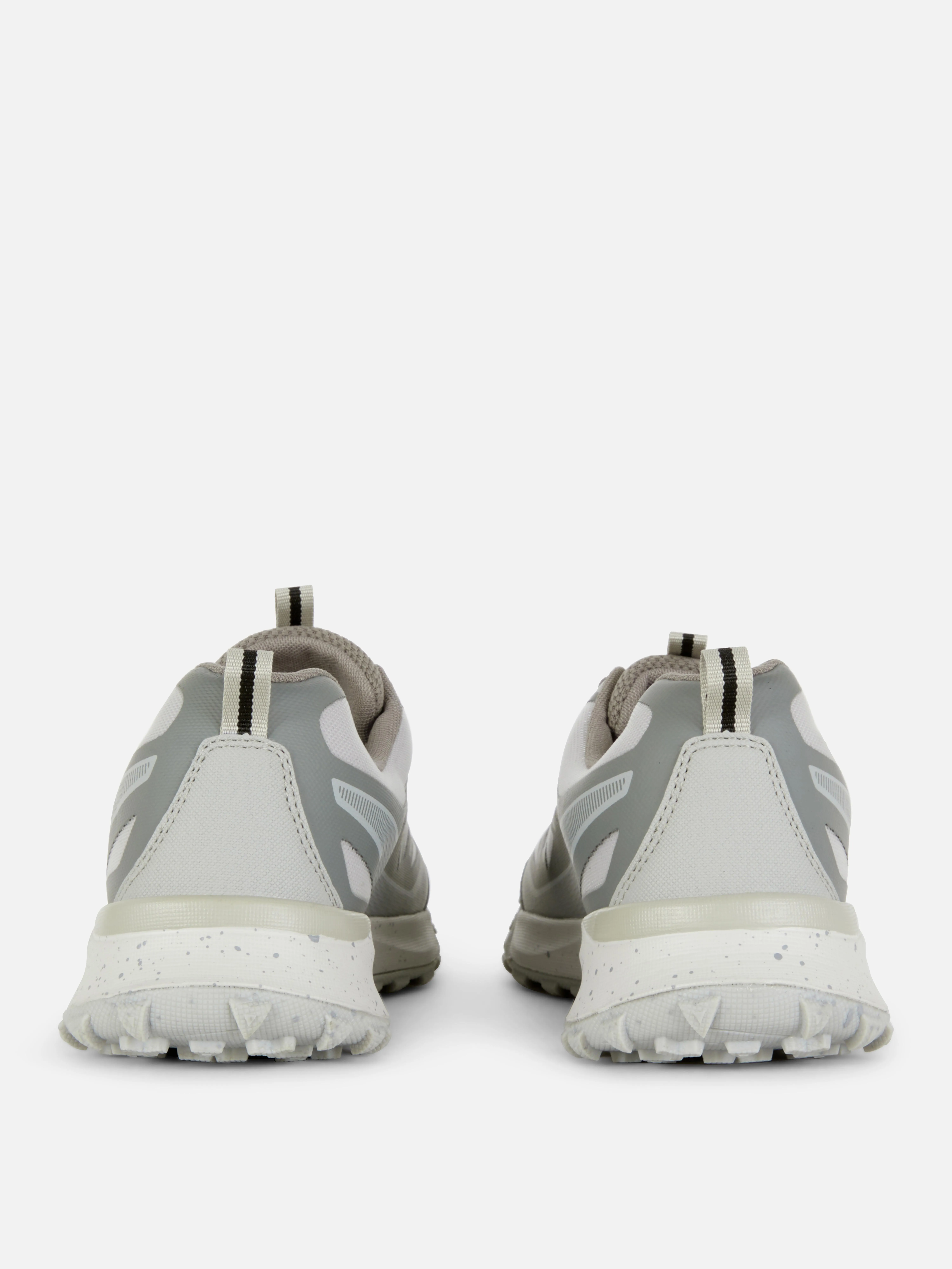 Deportivas de running con paneles