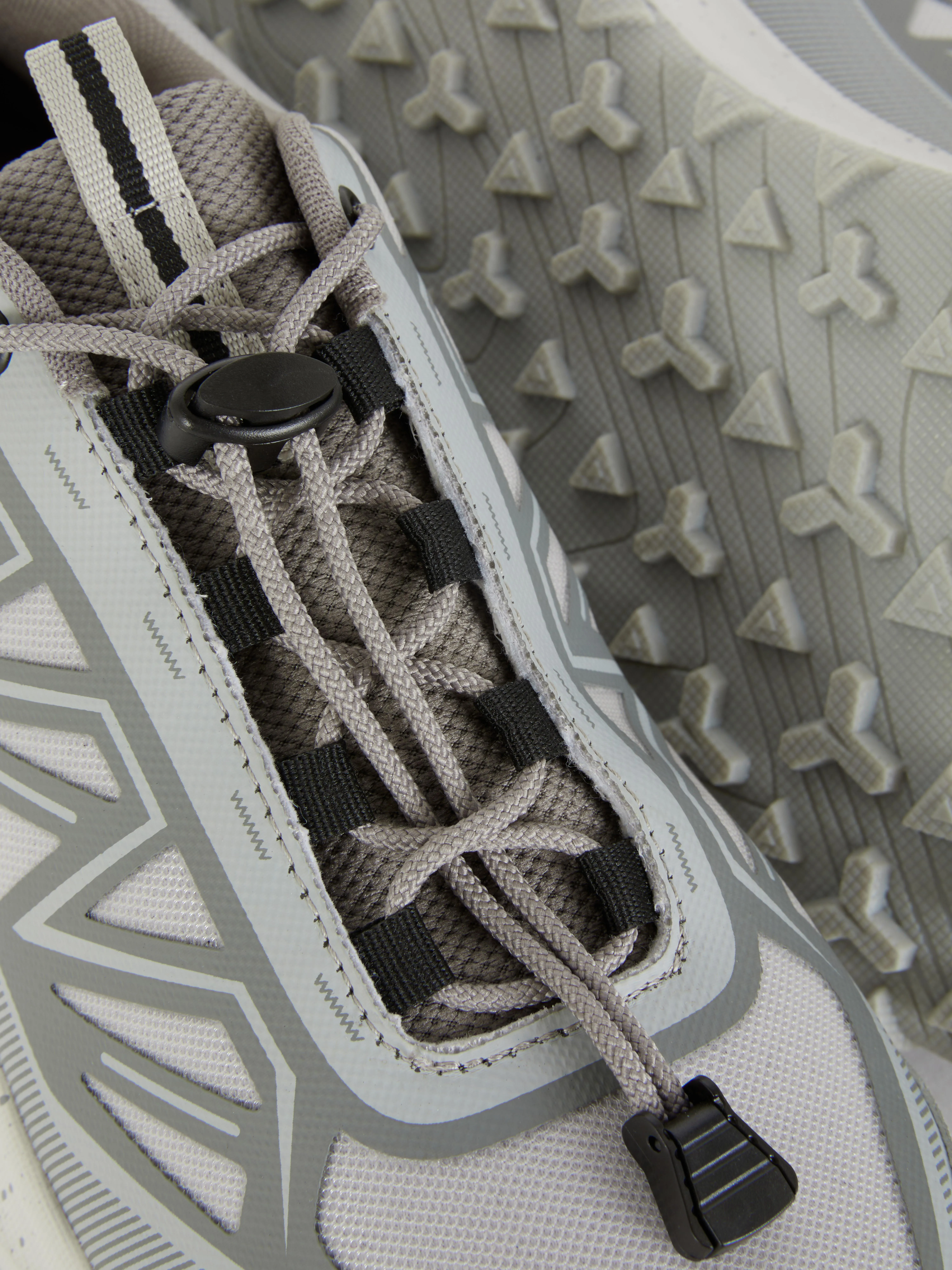 Deportivas de running con paneles