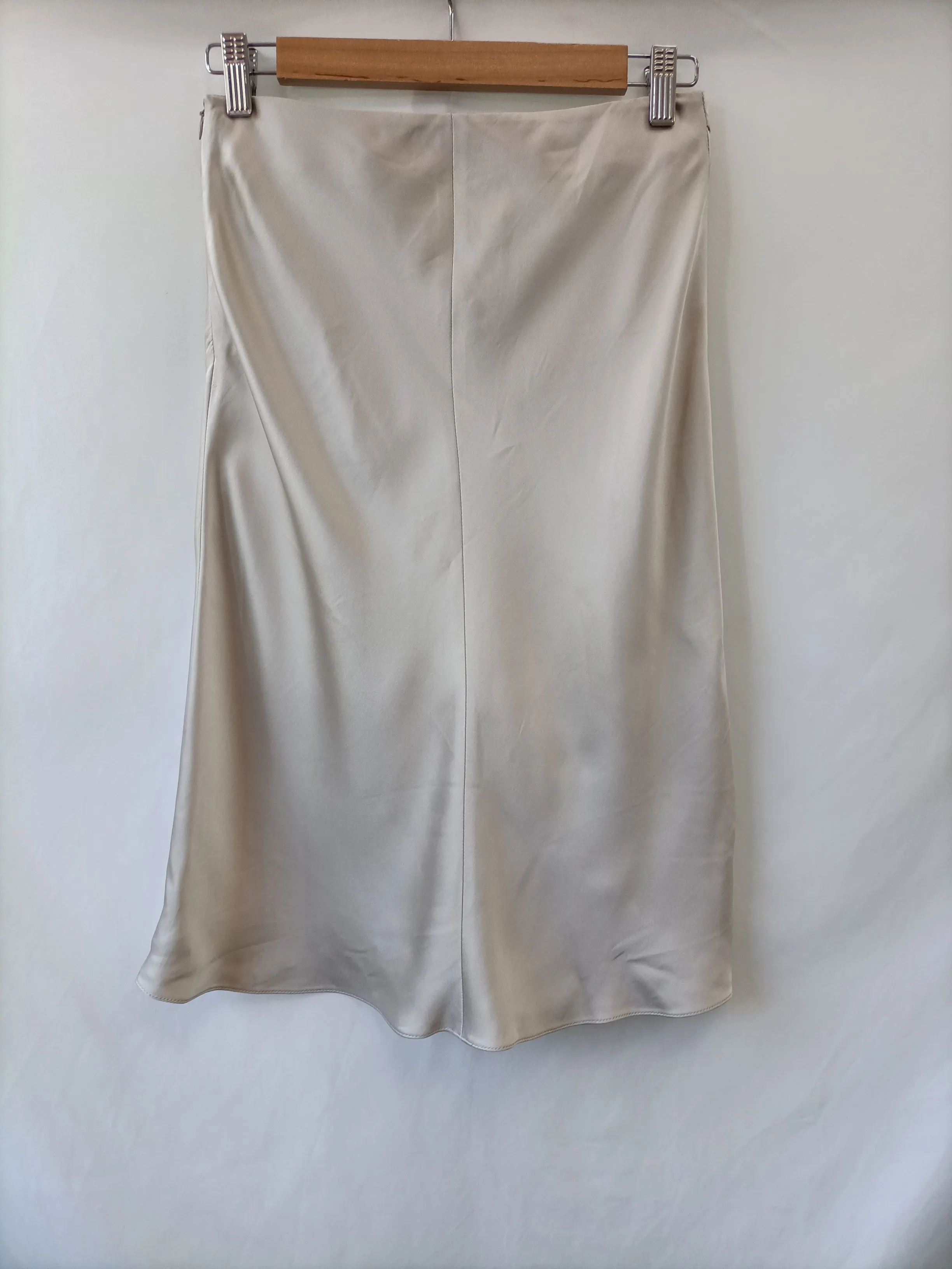 GEORGIO ARMANI. Falda beige seda T.38