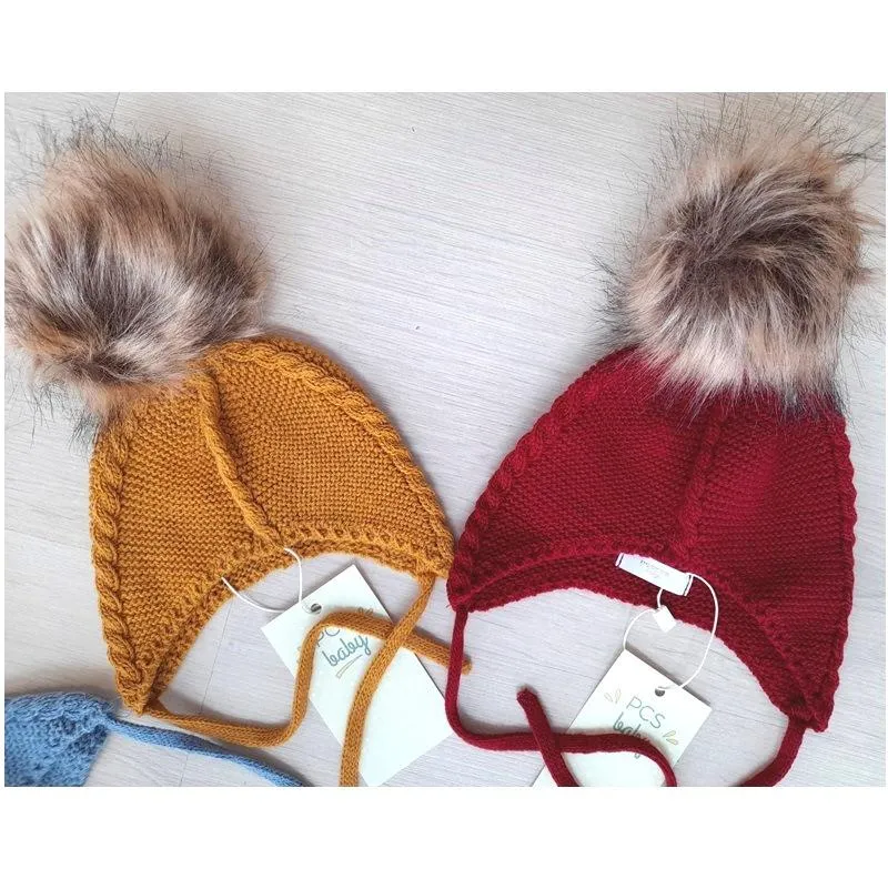 Gorro bebé ochos PECESA Pompón