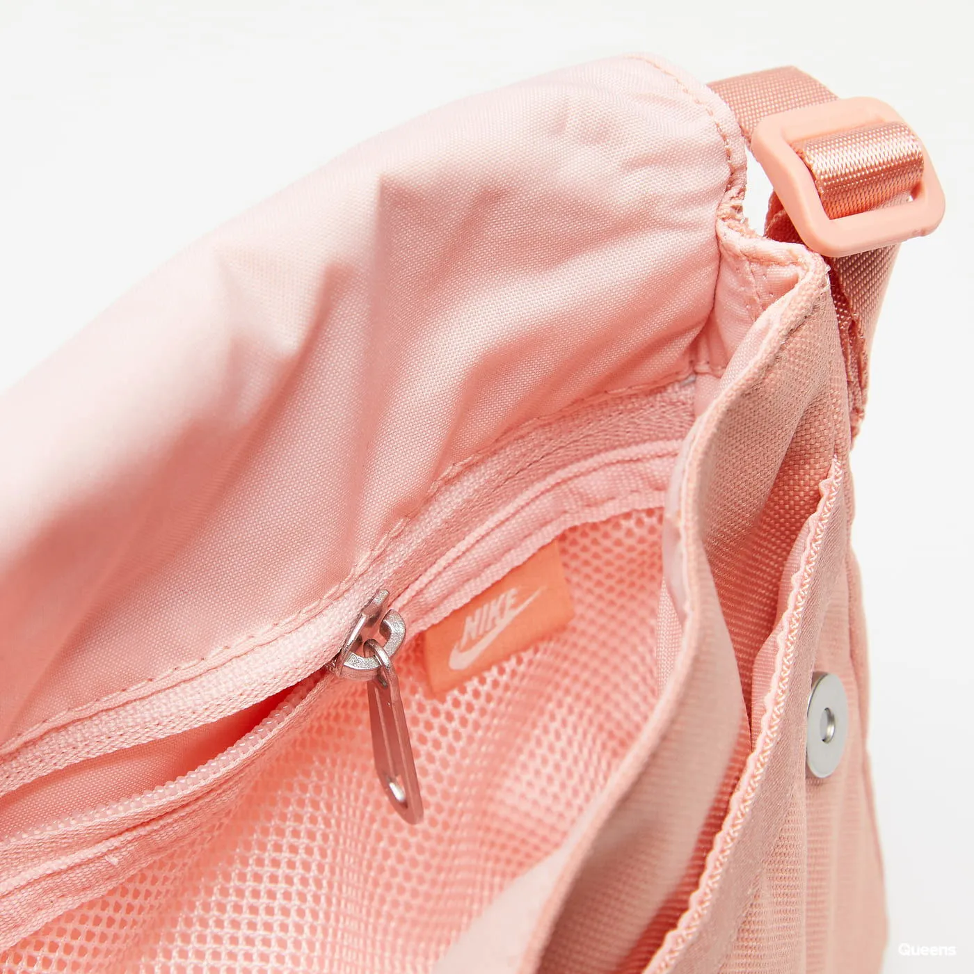 Nike Futura 365 Crossbody Bag