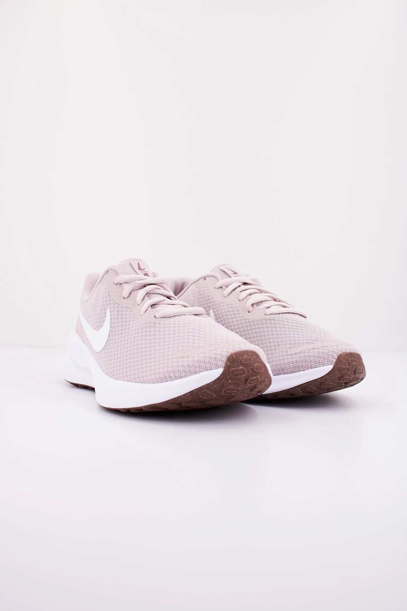 NIKE REVOLUTION 7