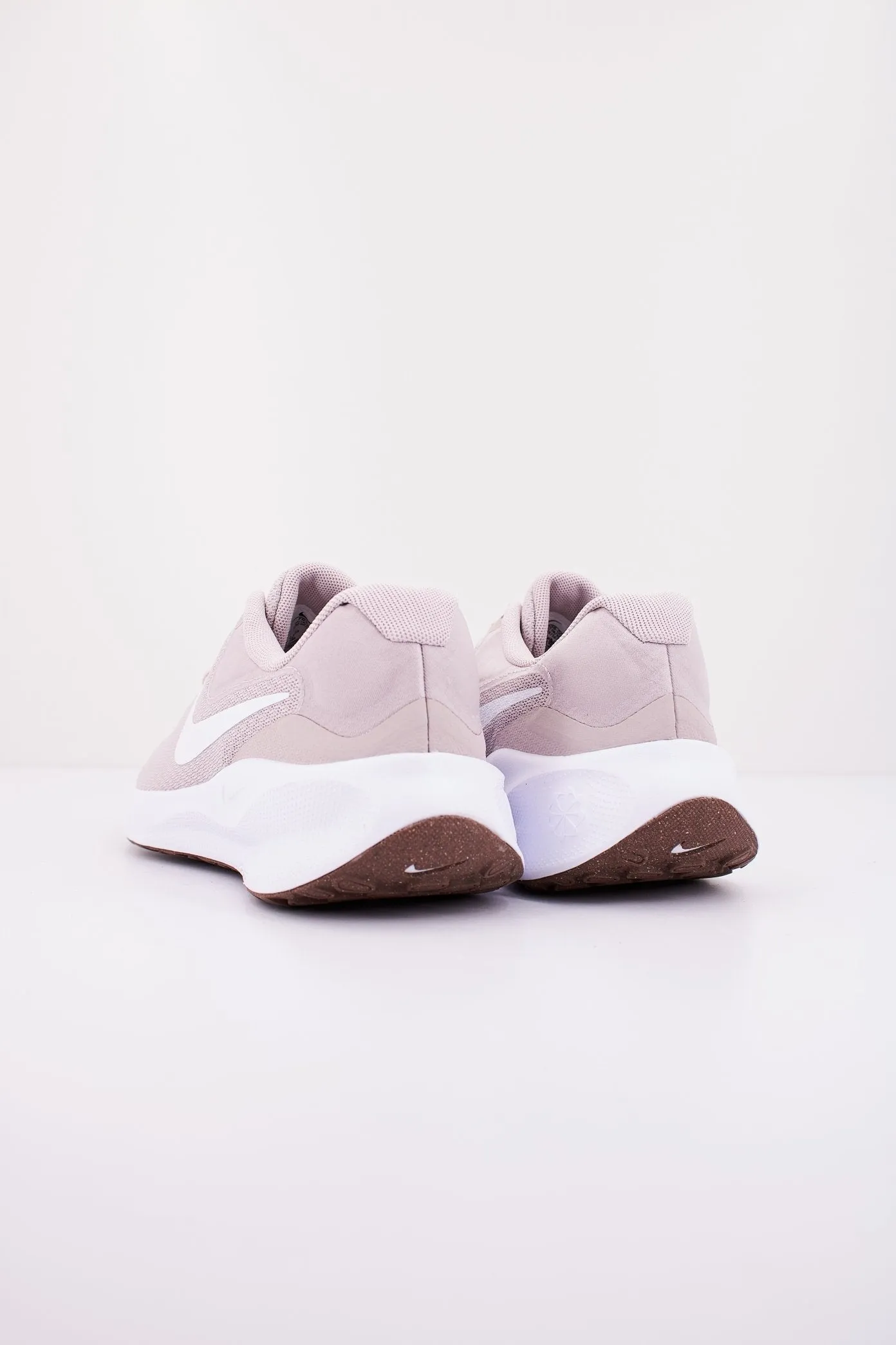 NIKE REVOLUTION 7