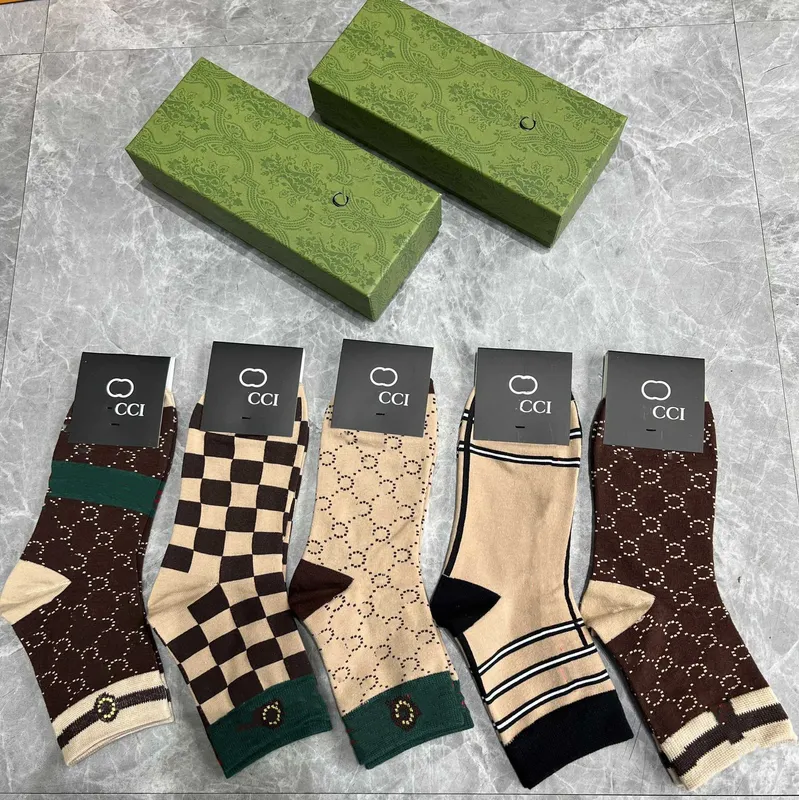 Nuevo estilo 2024 Diseñador Socks Men Mujeres Algodón puro Bordado clásico Color sólido Breatable Blanco Blanco Fútbol Gris Runn