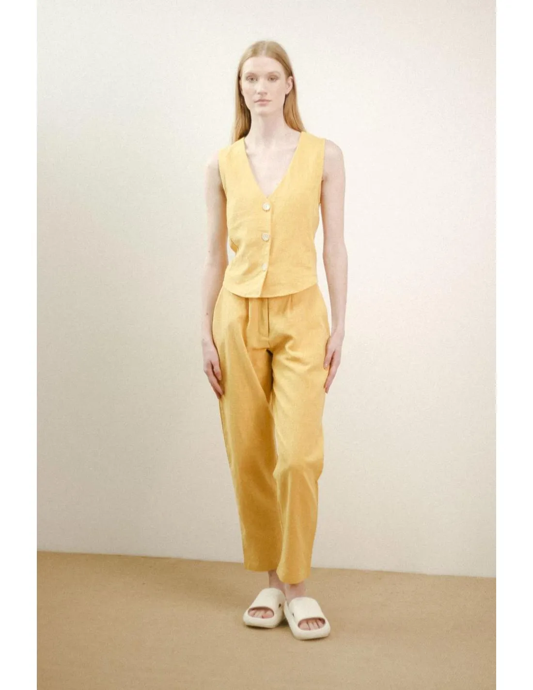 PANTALÓN DE TRAJE AMARILLO PAN PRODUCTO BÁSICO