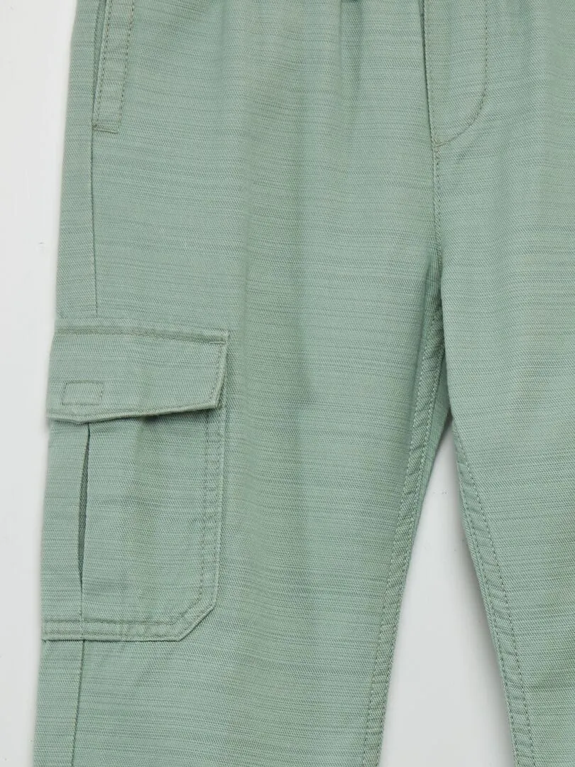 PANTALóN CON BOLSILLOS CON SOLAPA  VERDE