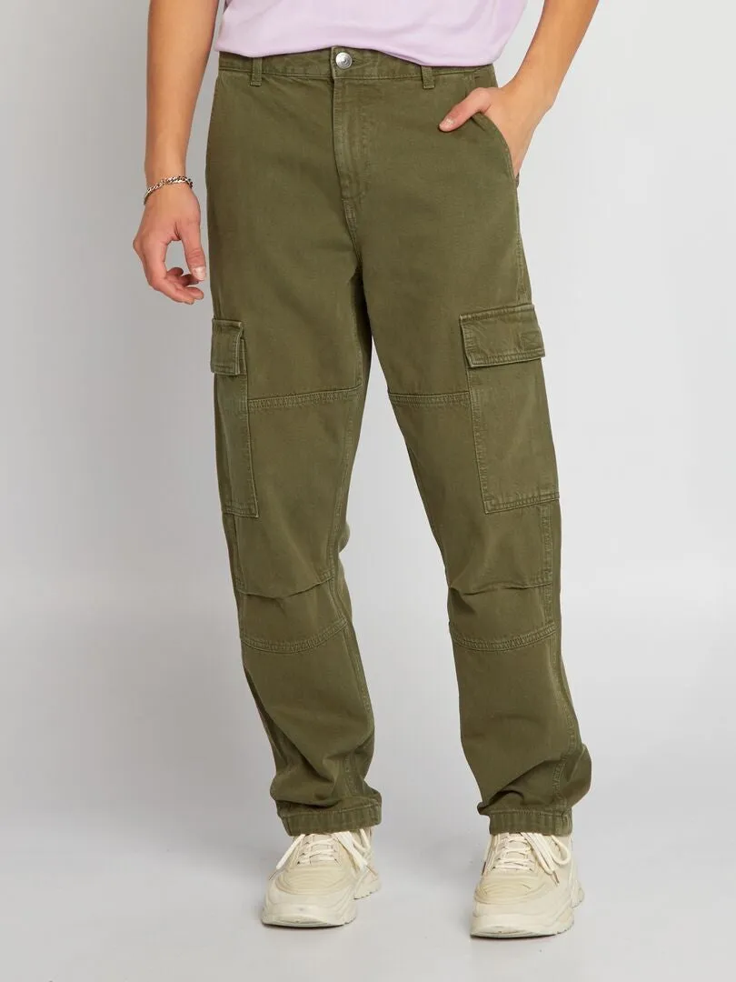 PANTALóN CON MúLTIPLES BOLSILLOS  VERDE