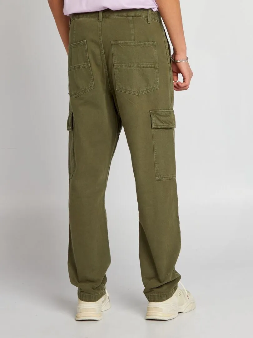 PANTALóN CON MúLTIPLES BOLSILLOS  VERDE