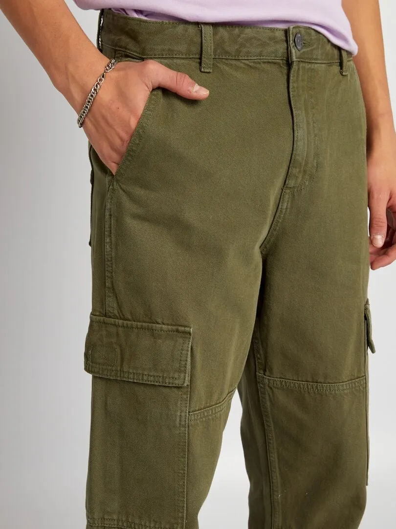 PANTALóN CON MúLTIPLES BOLSILLOS  VERDE