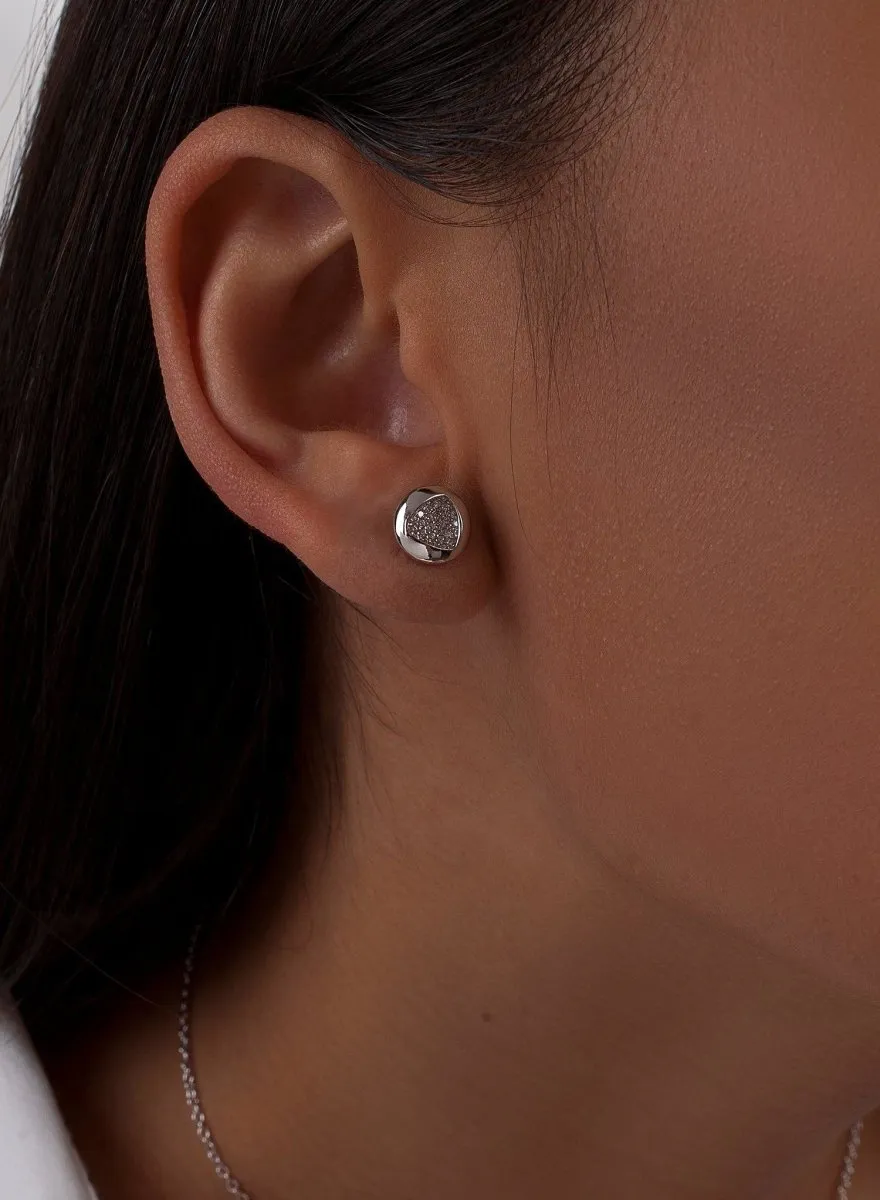 Pendientes pequeos plata brillantes con silueta triángulo y circonitas