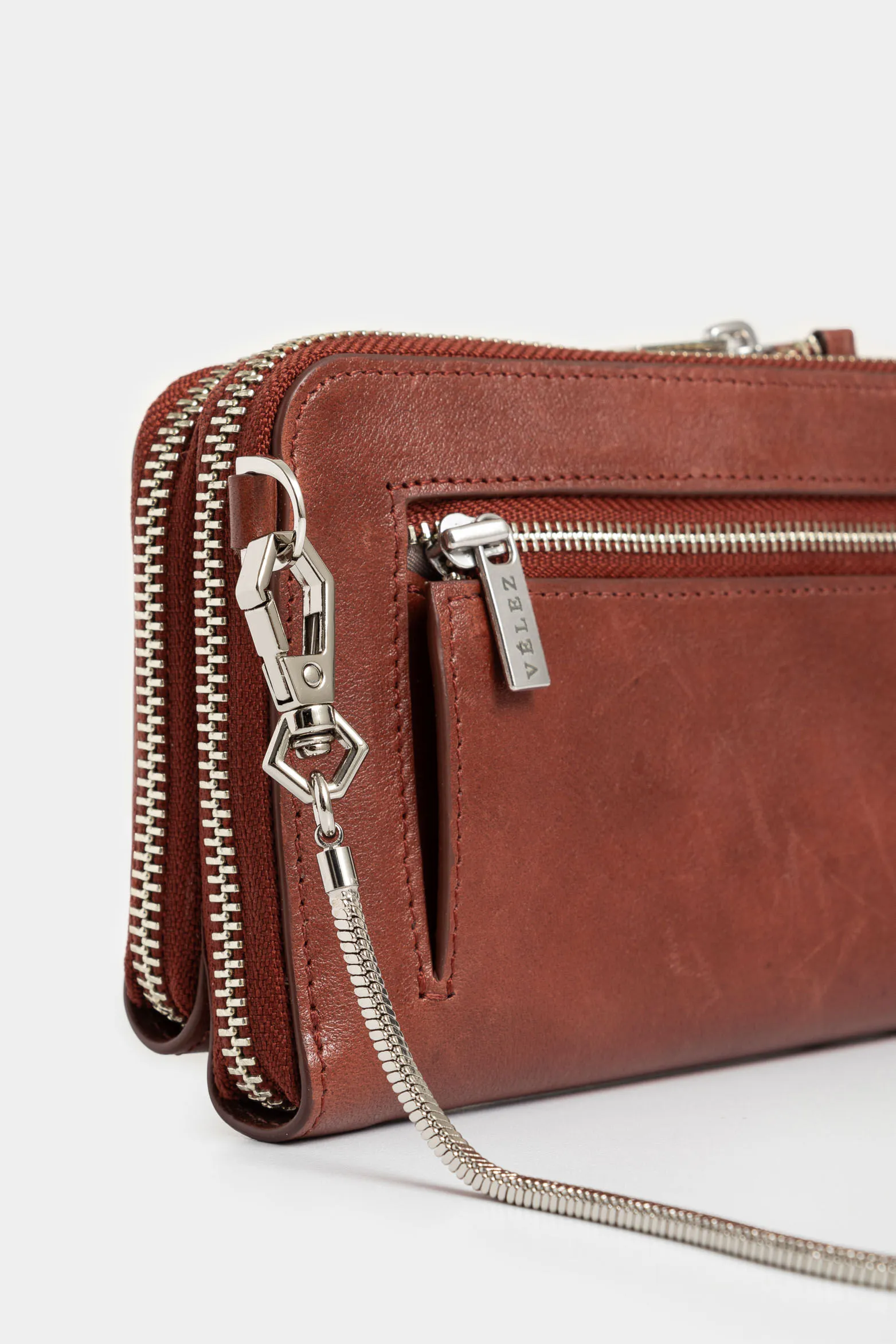 Porta chequera Ibiza de cuero para mujer cadena