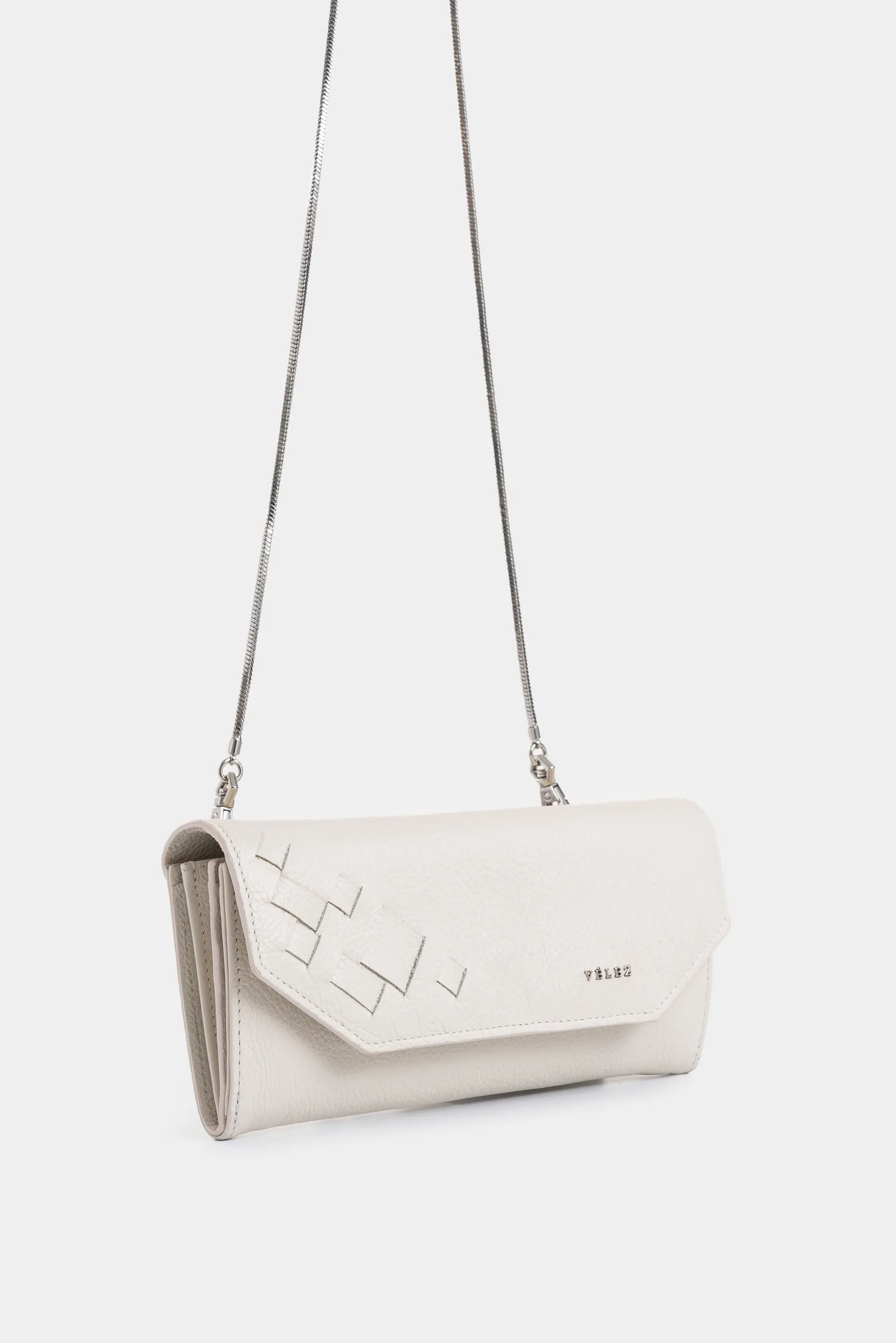 Porta chequera Kauai de cuero para mujer detalle tejido