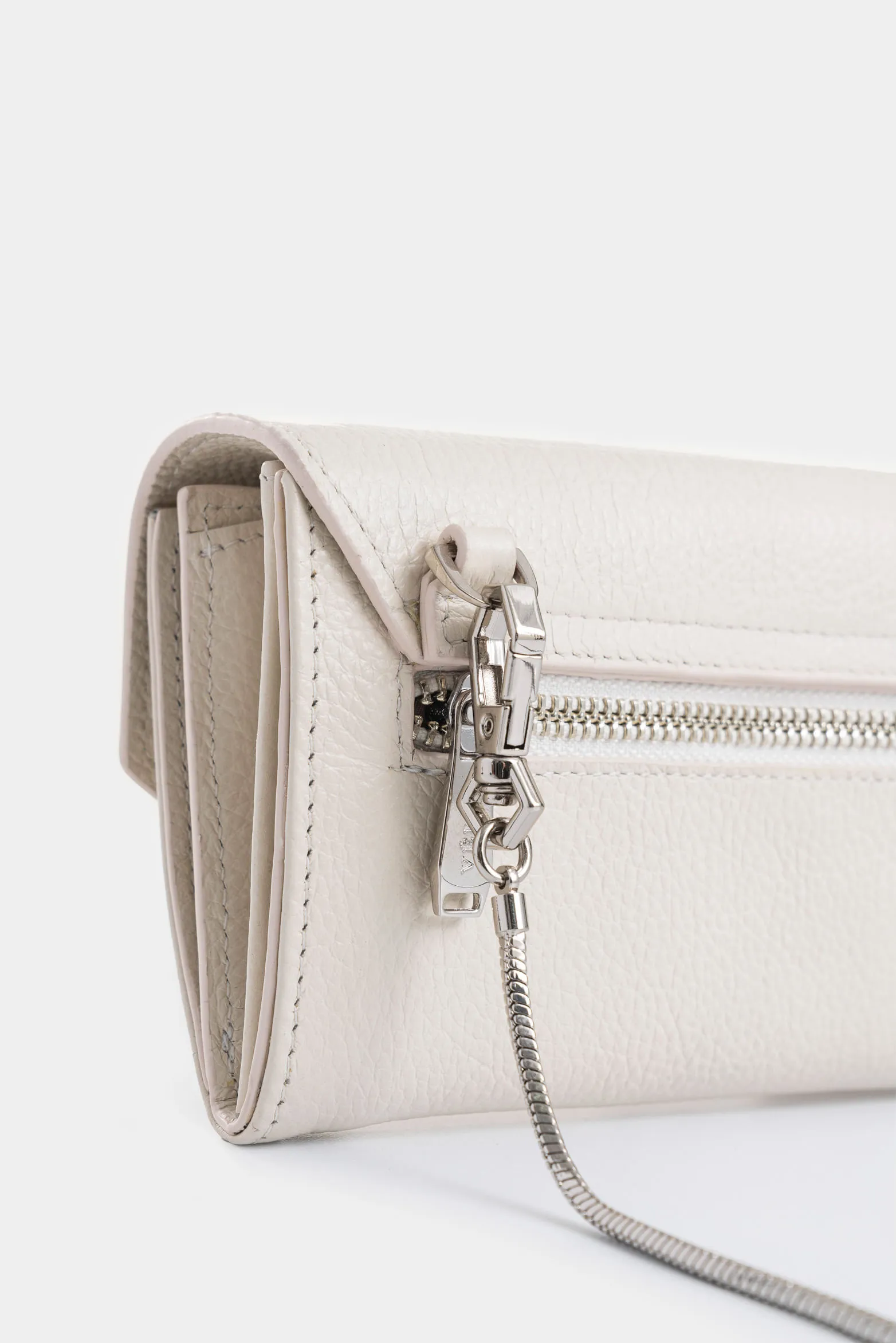 Porta chequera Kauai de cuero para mujer detalle tejido