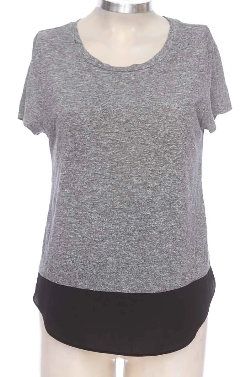 TOP / CAMISETA COLOR GRIS  EXPRESS