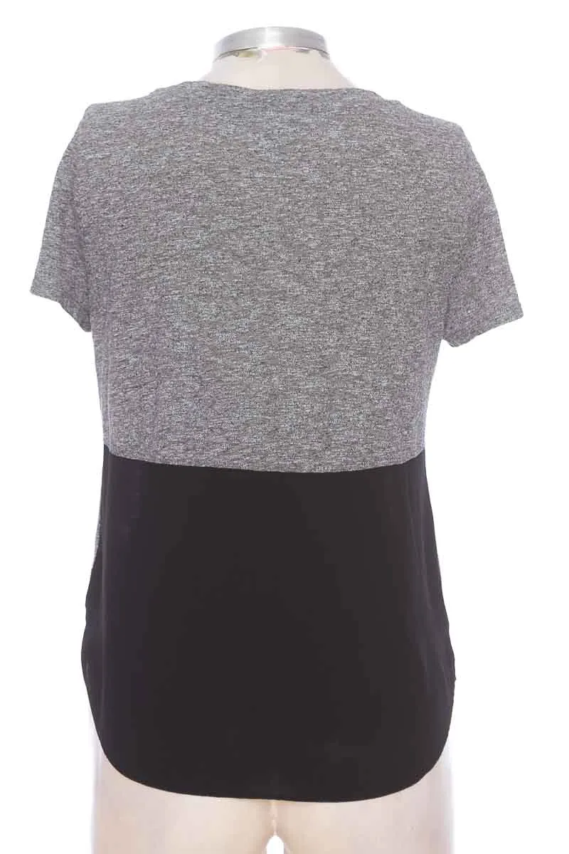TOP / CAMISETA COLOR GRIS  EXPRESS
