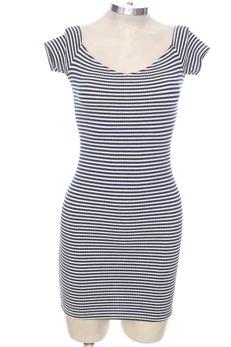 VESTIDO / ENTERIZO COLOR AZUL  BERSHKA