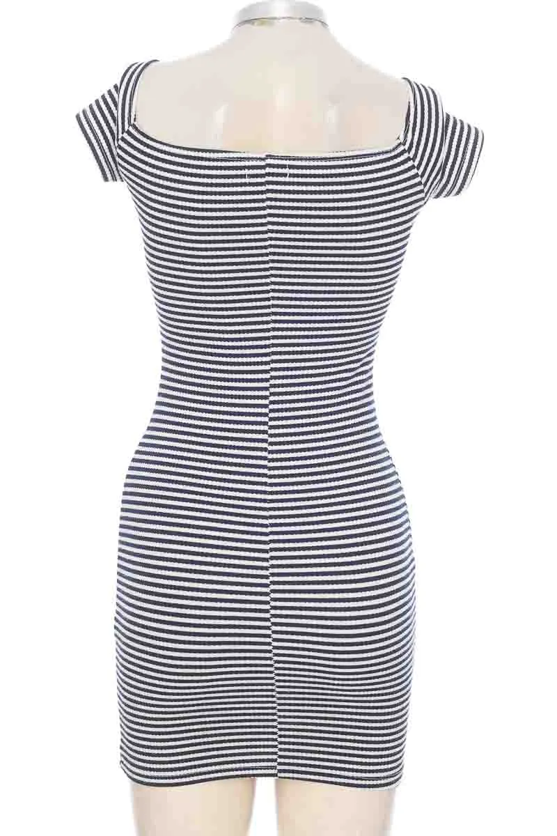 VESTIDO / ENTERIZO COLOR AZUL  BERSHKA