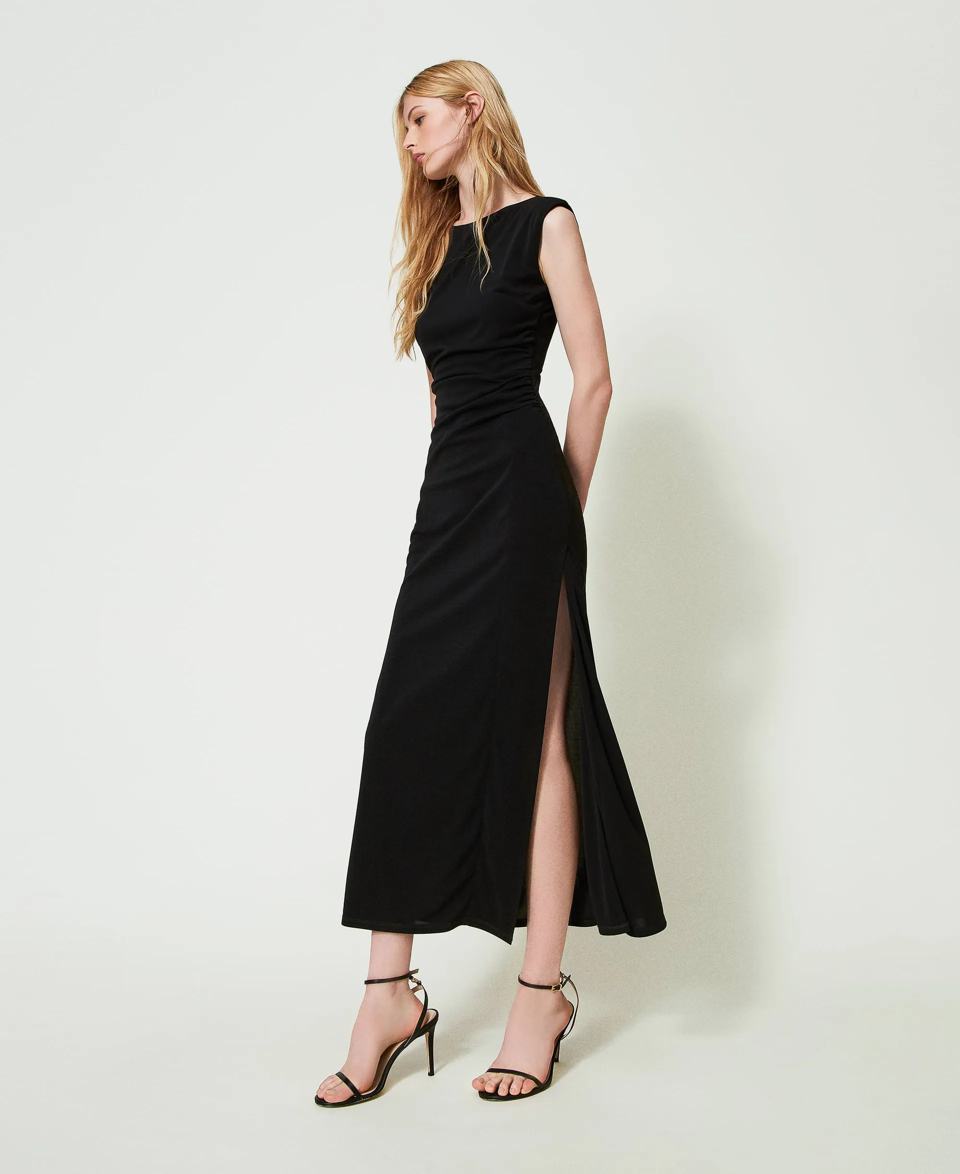 Vestido largo con volante