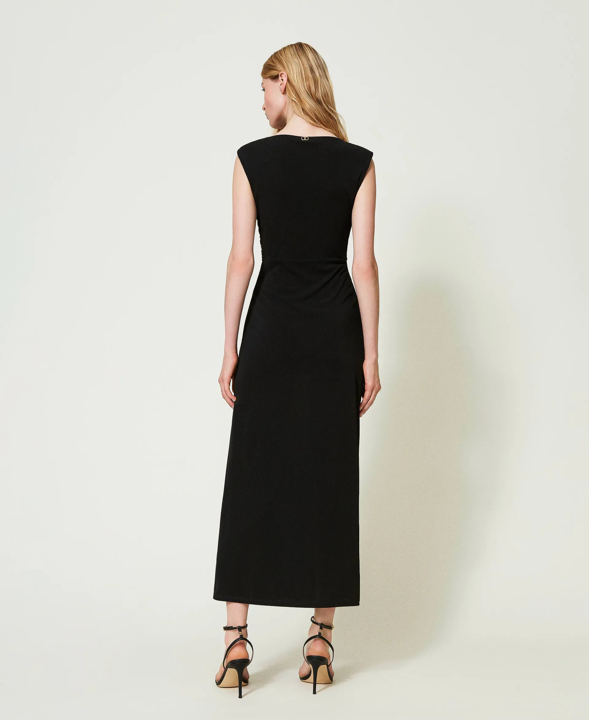 Vestido largo con volante