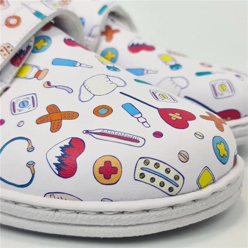 Zuecos Sanitarios Cerrados Mujer Piel Dibujos Sanitarios Velcro 9790 Blanco, de Percla